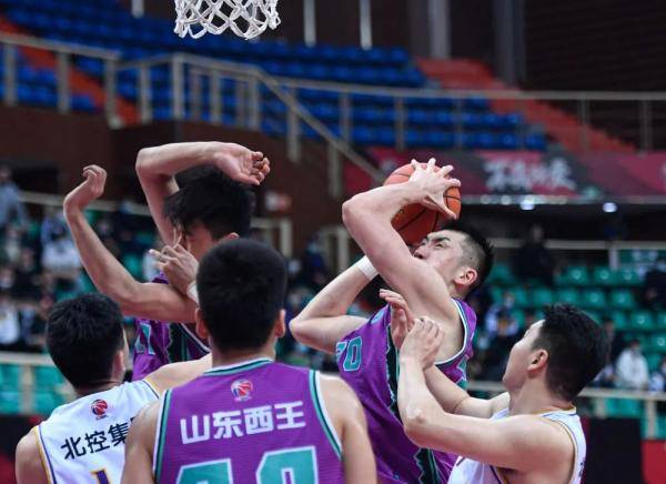 CBA赛场焦点对决，山东与北控的激烈交锋 cba山东vs北控