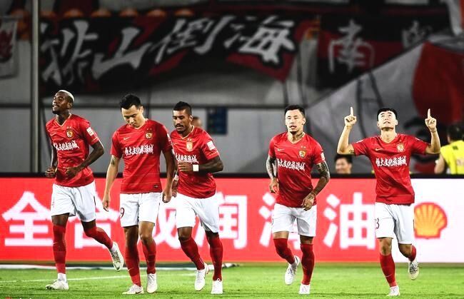 中超亚冠盛宴，上港与恒大的巅峰对决 中超亚冠上港VS恒大