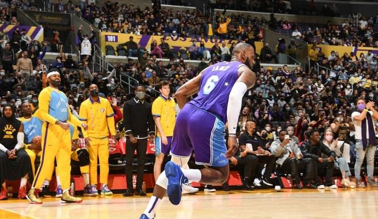 NBA湖人VS尼克斯，对决背后的故事与荣耀传承 nba湖人vs尼克斯